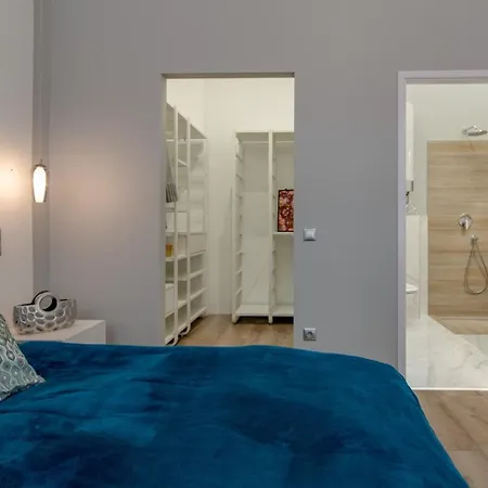 Helios Downtown Martha Apartment *