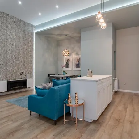 Helios Downtown Martha Apartment