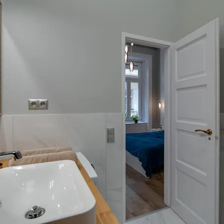 Helios Downtown Martha *